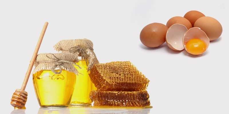 Маска мед лук. Яйцо и мед. Мед масло яйца. Маска для волос яйцо мед масло. Яйцо и мед для волос.