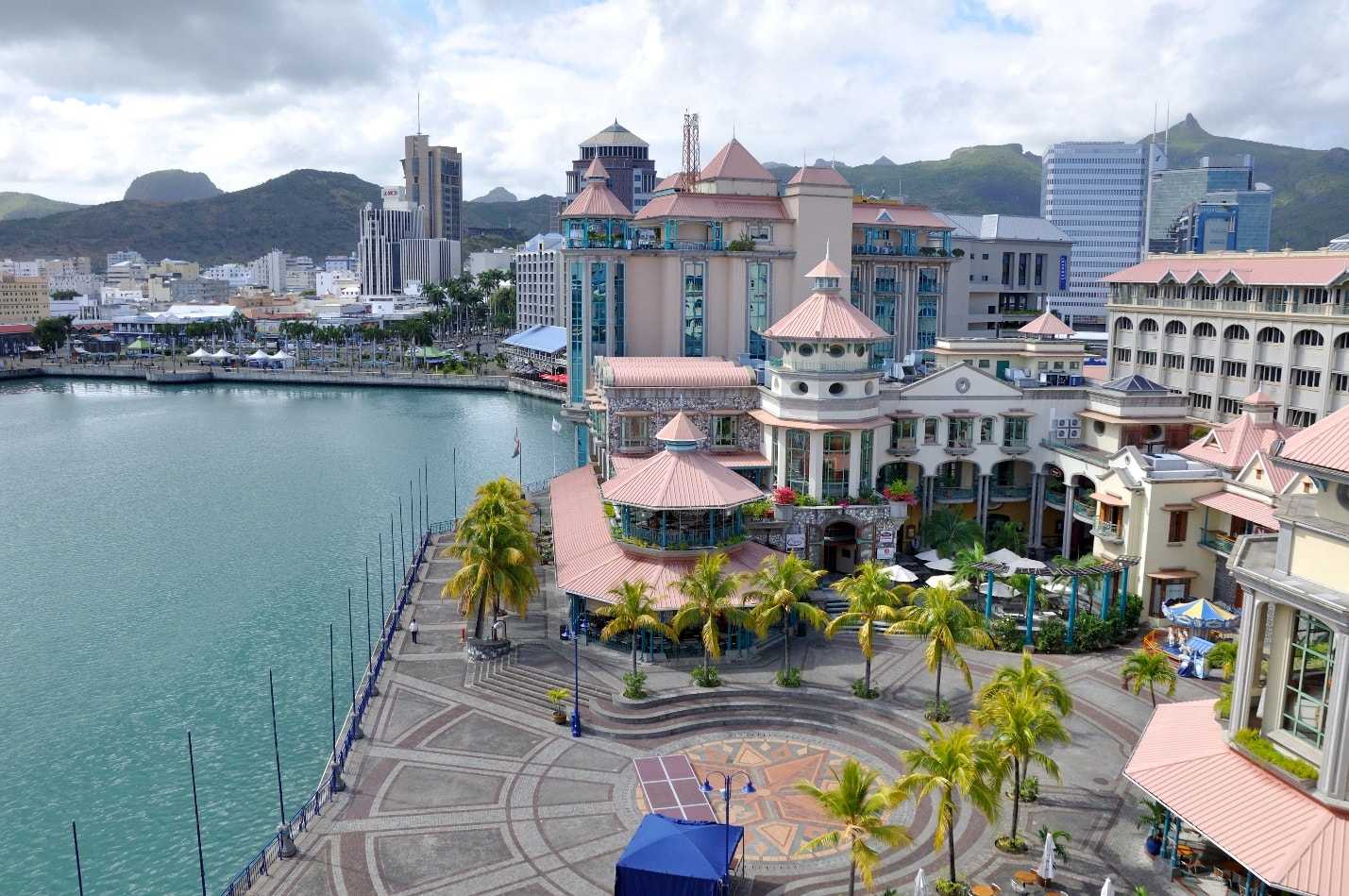 Столицей и одним из главных курортных городов Маврикия является Порт-Луи - необычайно красивый город, расположенный на северо-западном побережье острова Предлагаем вместе с нами отправиться в интересное путешествие по самым популярным достопримечательност