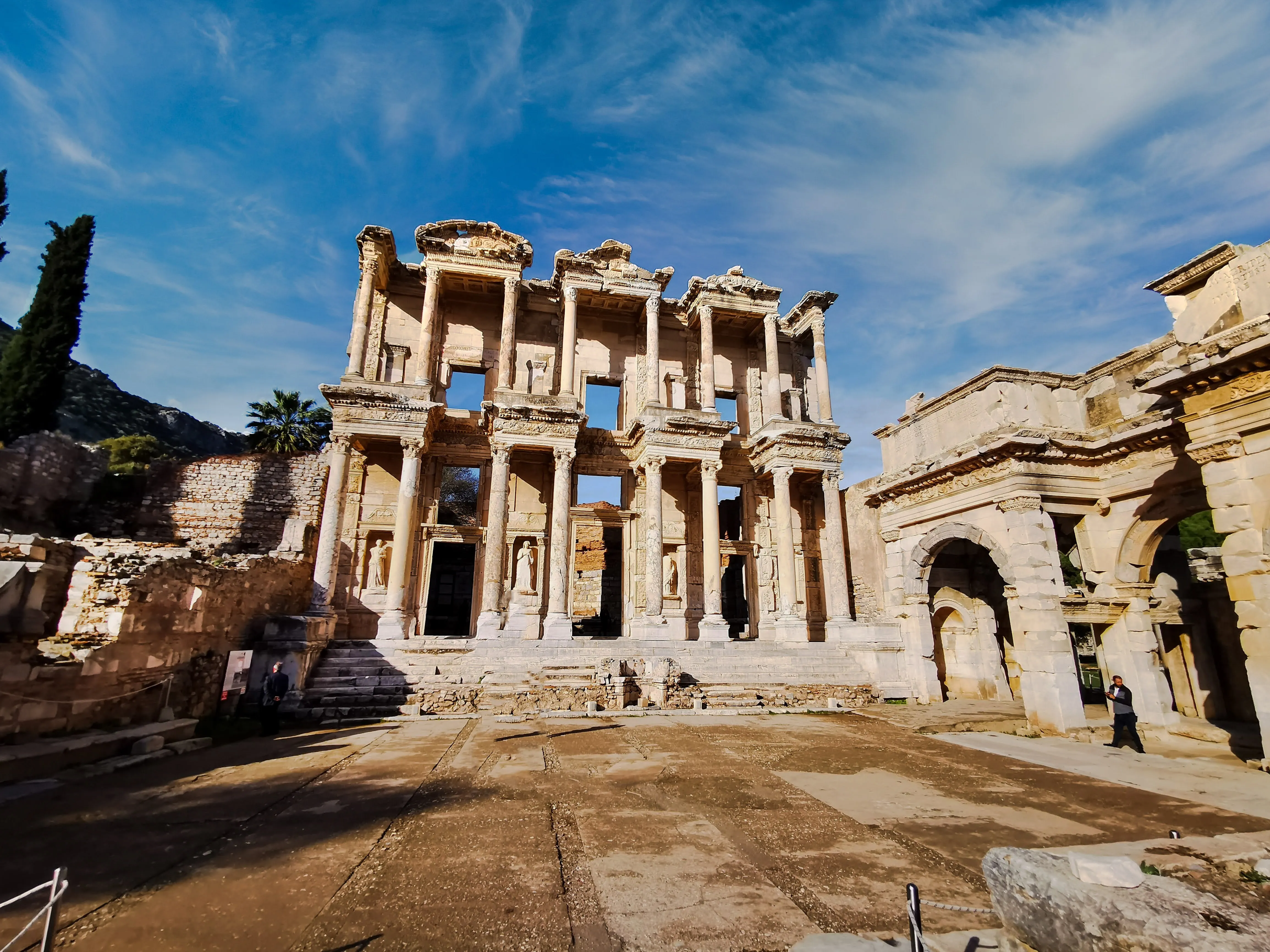 Греческий эфес. Античный Эфес Турция. Древний город Эфес. Эфес Измир Турция. Руины античного Эфеса.