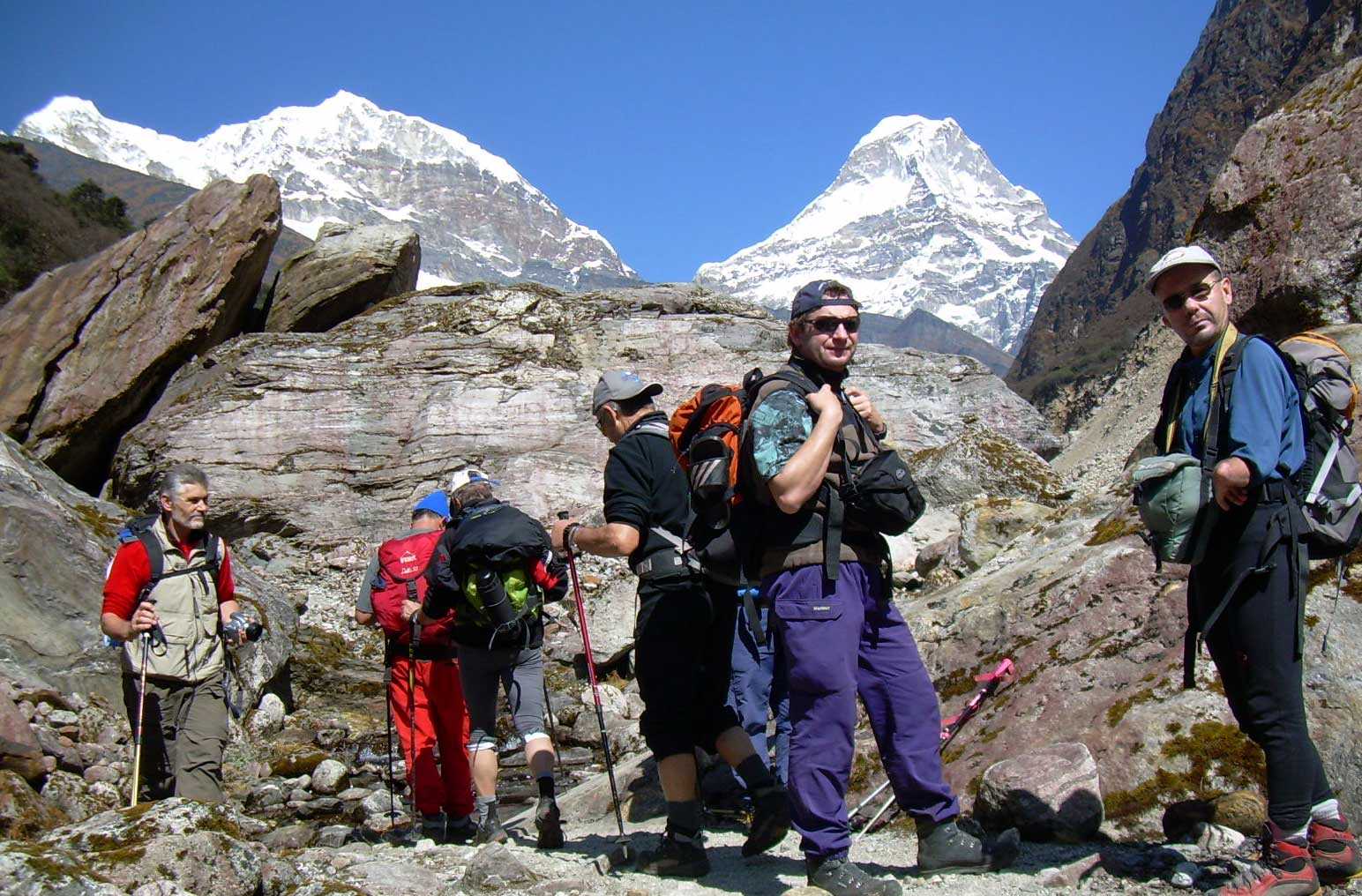 Сайт горного туризма. Непал треккинг. Треккинг Непал маршруты. Высокогорный треккинг Непал. Макалу го альпинист.